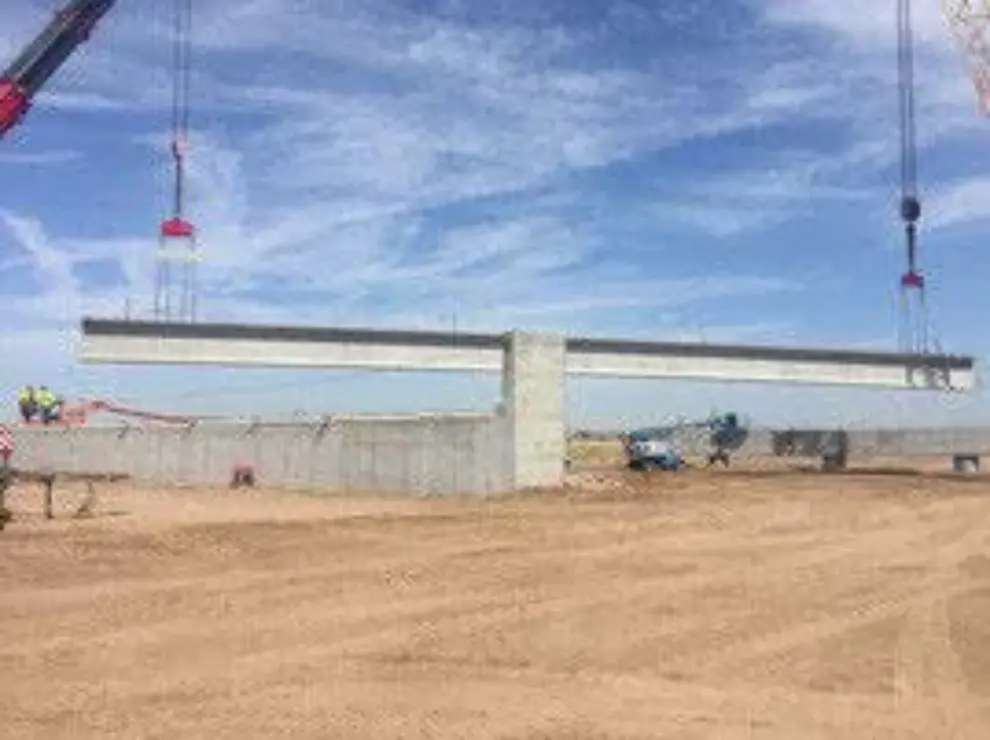 Largest girders in Arizona placed on South Mountain Freeway’s Salt River bridges