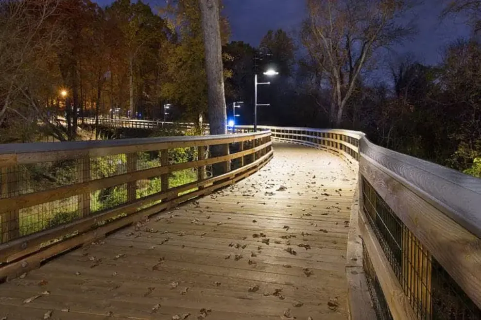 AMA/DBF-designed pedestrian bridge helps connect campuses