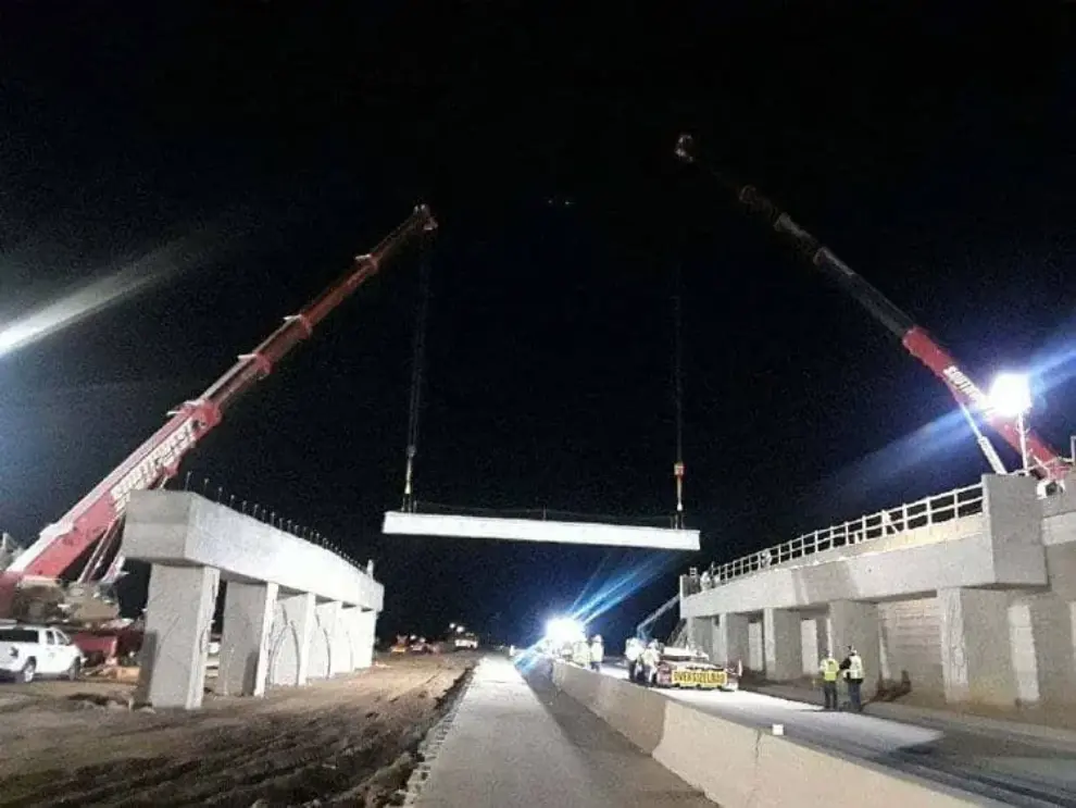 Final bridge girders set on Salt River segment of South Mountain Freeway