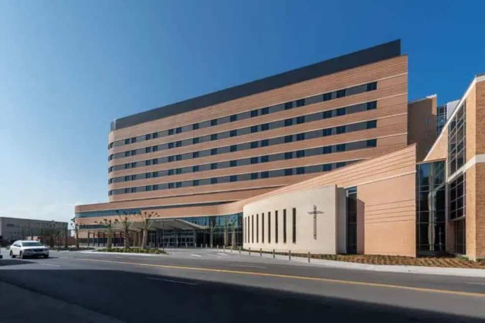 McCarthy Maximizes Collaboration, Efficiency to Complete Hospital Tower Early