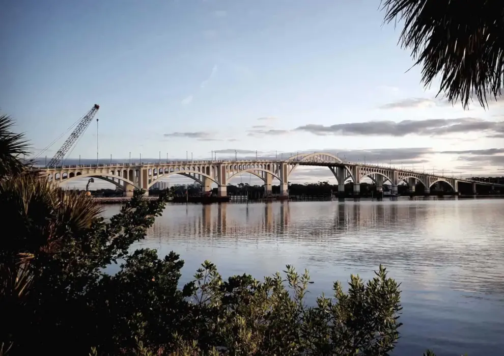 Veterans memorial bridge: Reimagining the Conventional Arch Bridge
