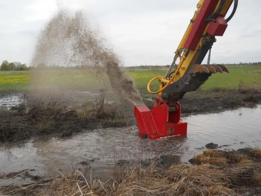 Great Lakes Dredging Sends Sediment Flying with the Ditch Doctor