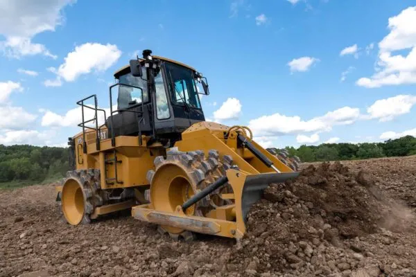 ADVANCED TECHNOLOGY FOR THE NEW CAT® 815 SOIL COMPACTOR INCREASES PRODUCTIVITY, WHILE NEW DESIGNS LOWER MAINTENANCE COSTS