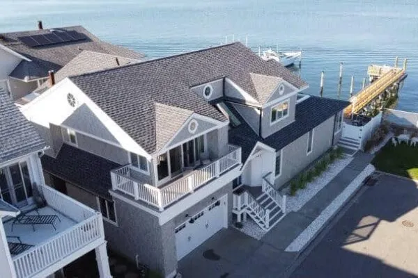 Contractor Finds Answer to Homeowner’s Seaside Cottage with Beach House Shake®