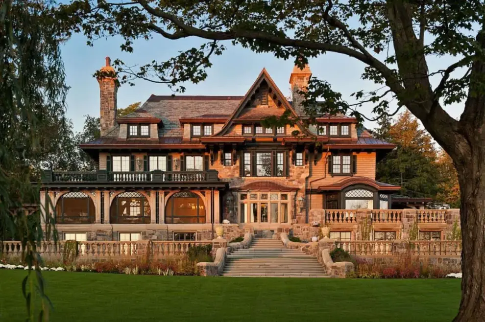 GRAND LAKEFRONT HOME