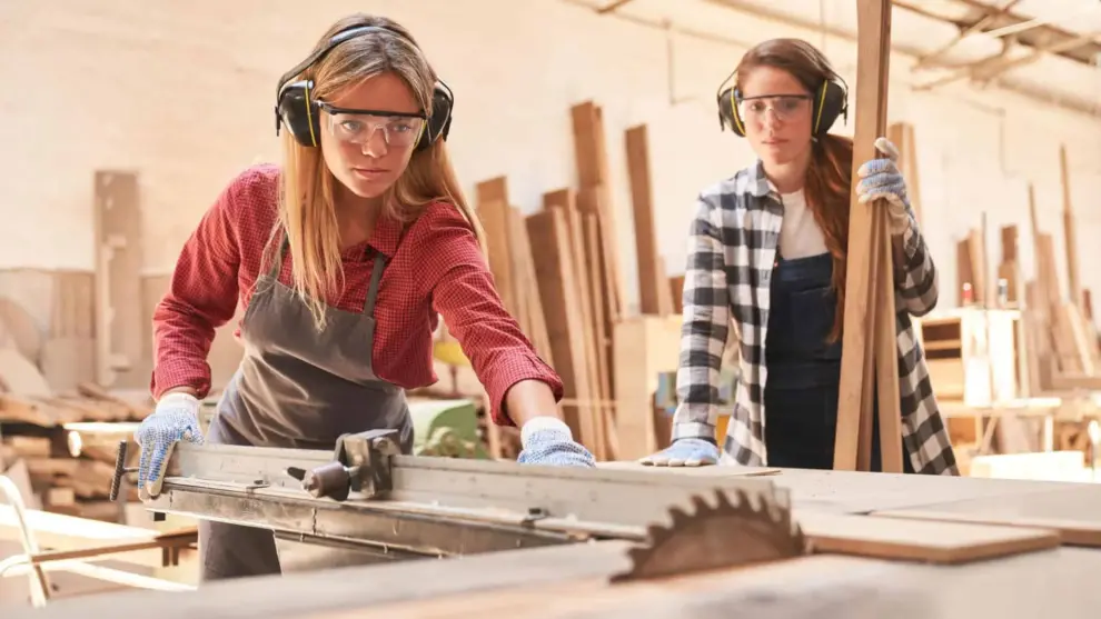 NAWIC Philadelphia Foundation partners with NEST to Bring Hands-On Construction Camp for Girls this Summer