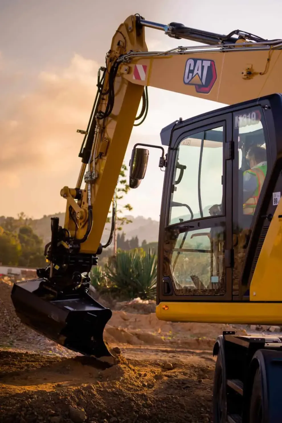 NEW CAT® M319 WHEELED EXCAVATOR DELIVERS HIGH PERFORMANCE WITH A COMPACT FRONT AND TAIL SWING DESIGN