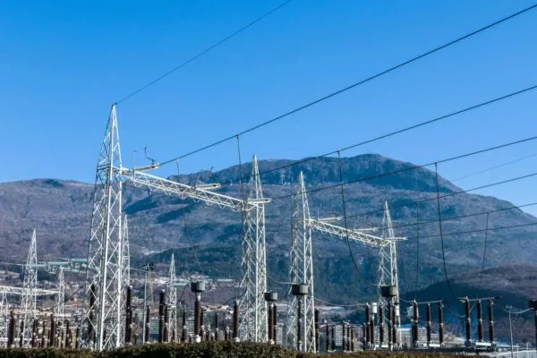 Infrastructure of electrical electrical substation distributing renewable energy | VCPWA Water and Sanitation and PowerFlex Partner to Bring Energy Resiliency to Moorpark Water Reclamation Facility