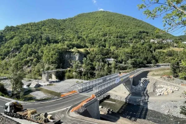 Modular Steel Bridge from Acrow Provides Temporary Replacement for Collapsed Span in Northern Italy