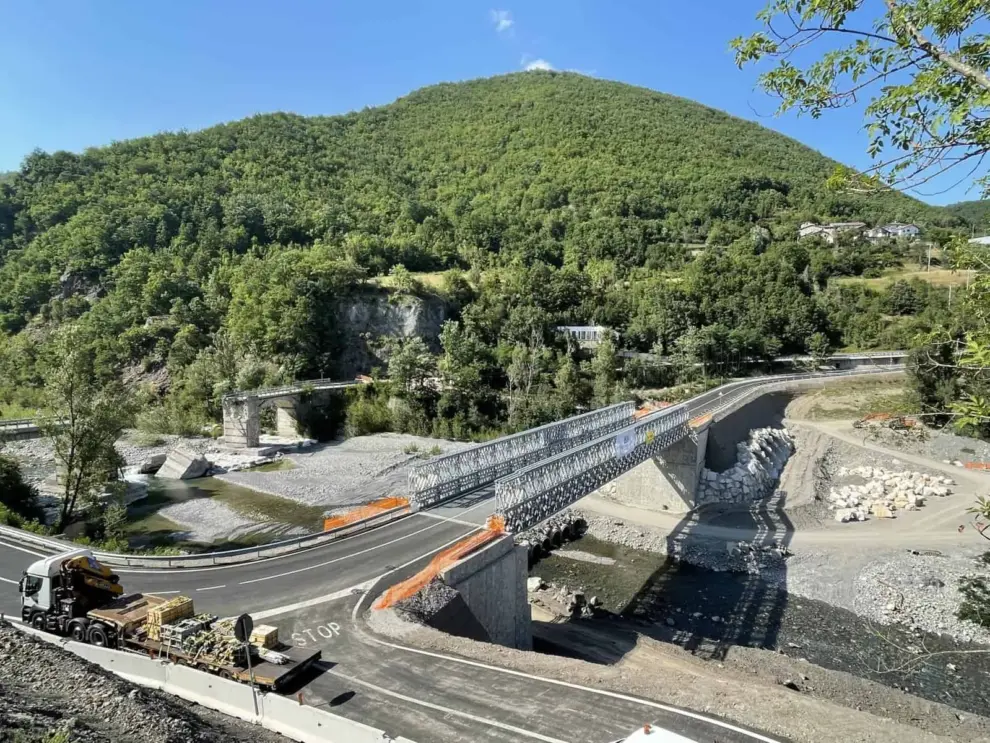 Modular Steel Bridge from Acrow Provides Temporary Replacement for Collapsed Span in Northern Italy