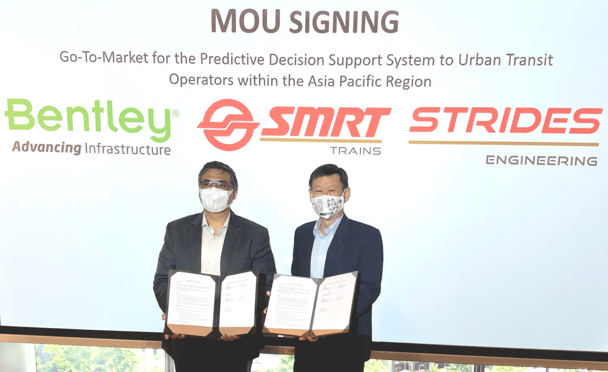 Kaushik Chakraborty, vice president, Bentley Asia South, and Gan Boon Jin, president of Strides Engineering, at the MOU signing ceremony | Bentley Systems and SMRT Trains Collaborate to Improve Safety and Reliability of Metro Rail Services in Singapore