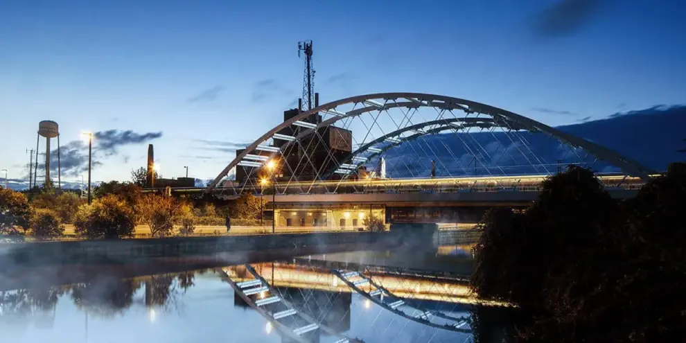 How Vividly Realistic Images Build Community Trust in Signature Bridge Design