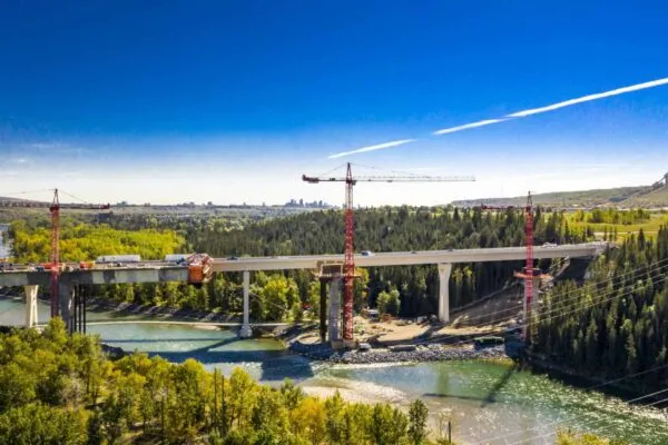 BrandSafway engineers new Truss Frame System™ for Flatiron-Aecon’s Bow River Bridge twinning project