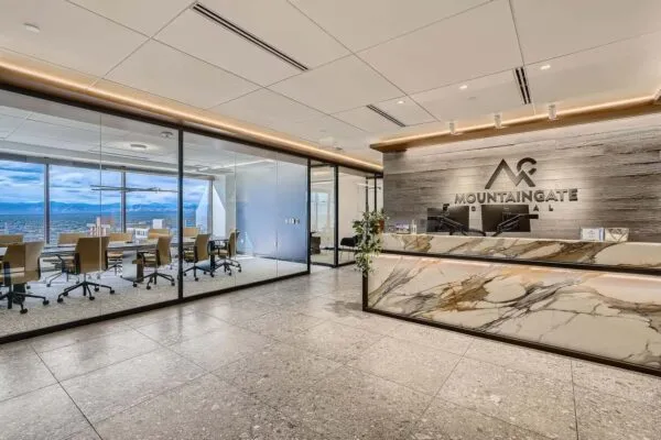 Stantec customizes modern mountain aesthetic for Mountaingate Capital Office in 17th Street Plaza