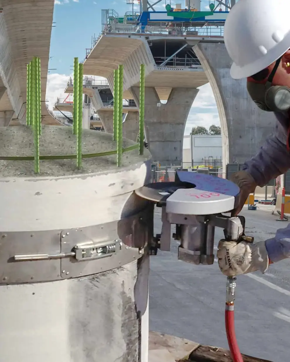 CONCRETE PILING SAW SCORES EVENLY TO SPEED TOP REMOVAL