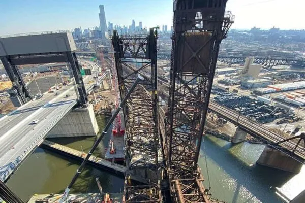 HEAVY LIFTING NEWS: Strand Jacks Star in NJ Bridge Demolition