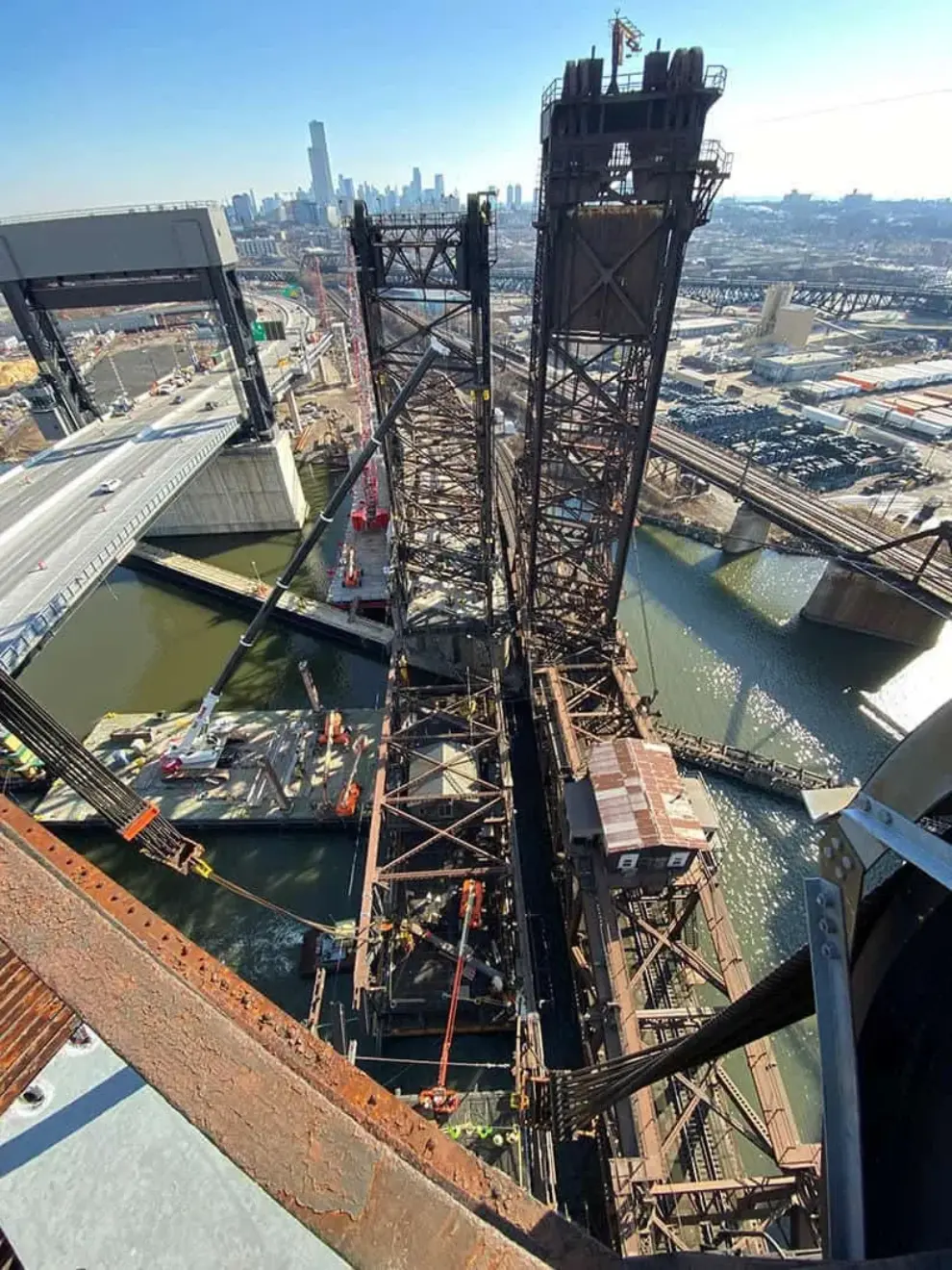 HEAVY LIFTING NEWS: Strand Jacks Shine in New Jersey Bridge Demolition