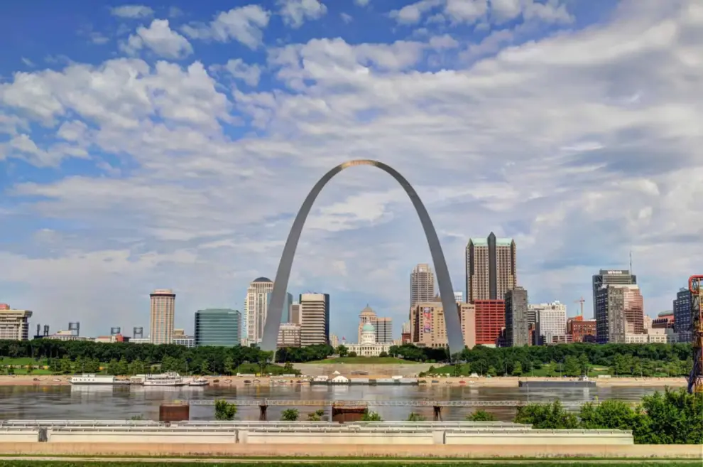 Anodized Aluminum Crowns the Iconic St. Louis Skyline