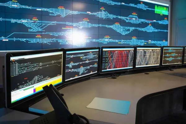 control room of railway,computers and train scheduling,China | How AI & Machine Learning Are Now Reshaping the Way Transit Systems Move Traffic Patterns