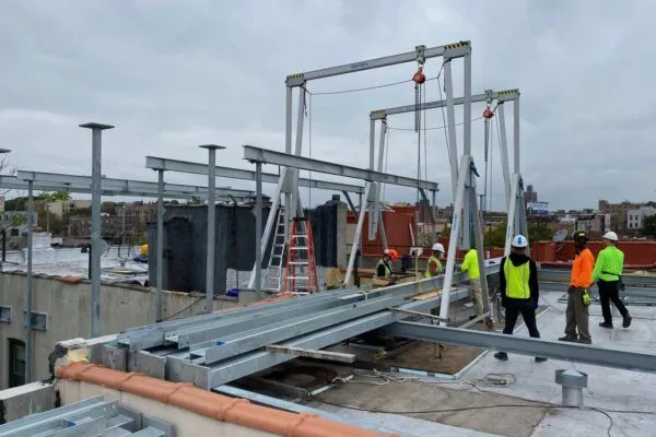 Urban Energy uses the cranes to install solar systems across New York. | Reid Lifting Gantries Lift New York Urban Energy