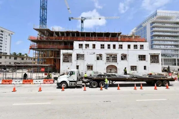 Synchronous Lifting System and Low-Height Skidding System Enable Relocation of Historic Beachfront Building in Florida