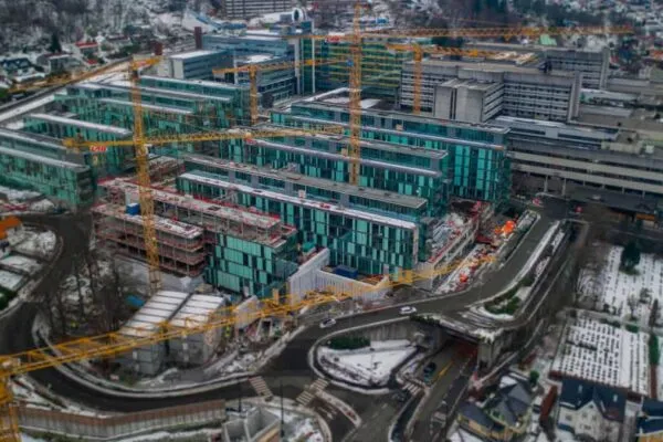 Delivering a large Construction Project with a Digital Twin