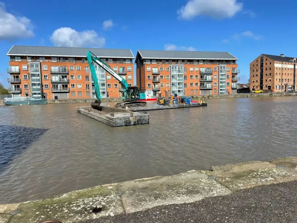 <strong>LAND & WATER CARRIES OUT BIGGEST WINTER DREDGE OF GLOUCESTER DOCK</strong>