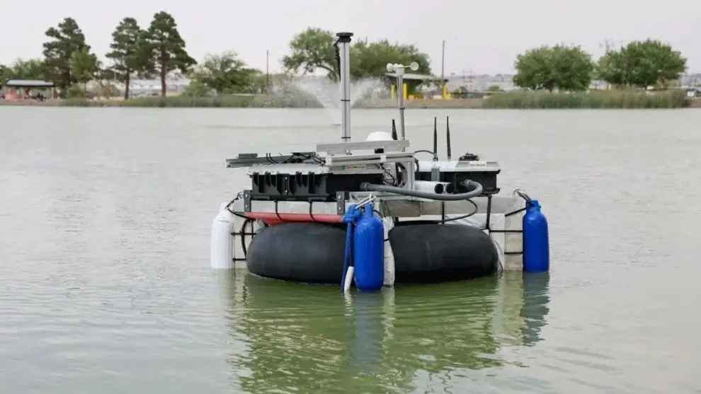 <strong>This Self-driving Boat Maps Underwater Terrain</strong>