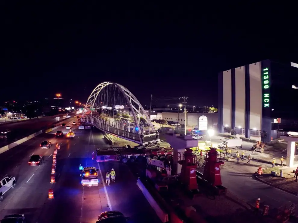 <strong>HNTB collaborates with TxDOT to successfully deliver Northaven Trail Pedestrian Bridge overnight</strong>