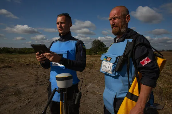 Trimble Partners with HALO Trust for Landmine Clearance in Ukraine | Trimble’s GNSS Technology Aiding Work of Identifying  and Clearing Landmines