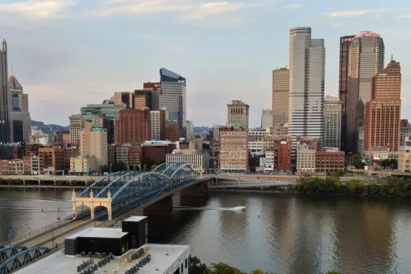 Spanning throughout the Years and Across the Mon: The Smithfield Street Bridge