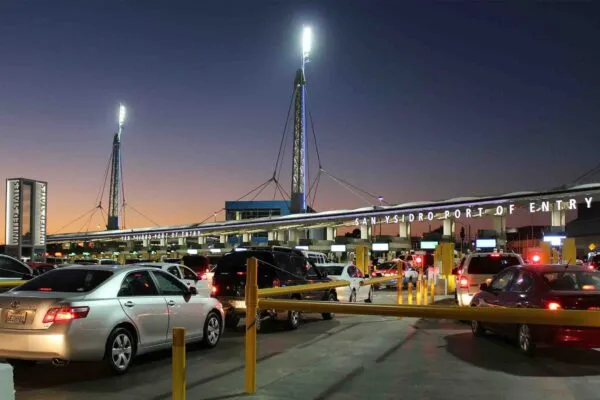 Cars lined up to enter customs at the port of entry facility | Stantec to provide engineering services for new commercial port of entry in Douglas, Arizona