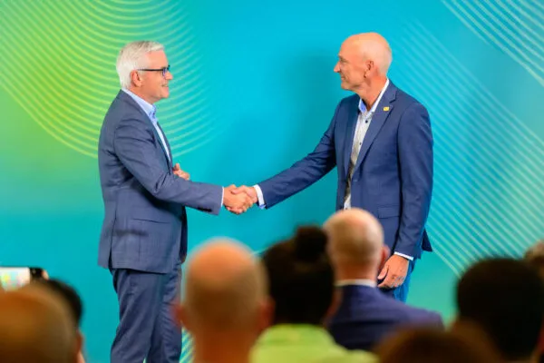 During a companywide livestream on July 29, VHB President & CEO Mike Carragher (left) introduced Bill Ashworth, COO, as the firm’s next President & CEO. | VHB Announces Next President & CEO, Bill Ashworth